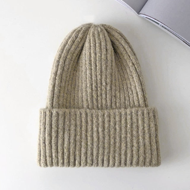 Dámska pletená čiapka s rebrovým vzorom