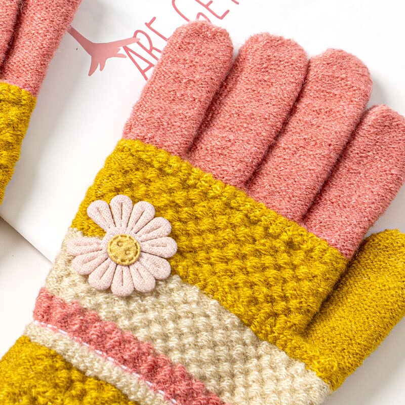 Dievčenské zimné rukavice s kvetinkou