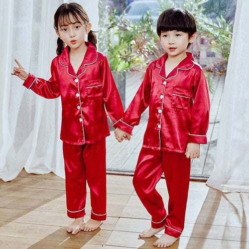 Detské saténové pyžamo s dlhým rukávom