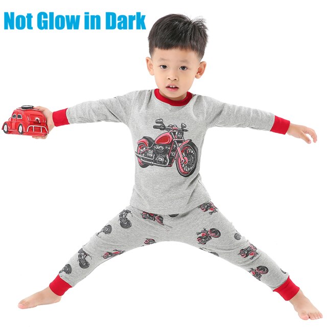 Chlapčenské pyžamo svietiace v tme