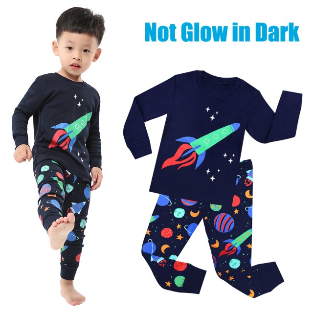 Chlapčenské pyžamo svietiace v tme
