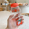 Roztomilá priehľadná plastová fľaša na vodu