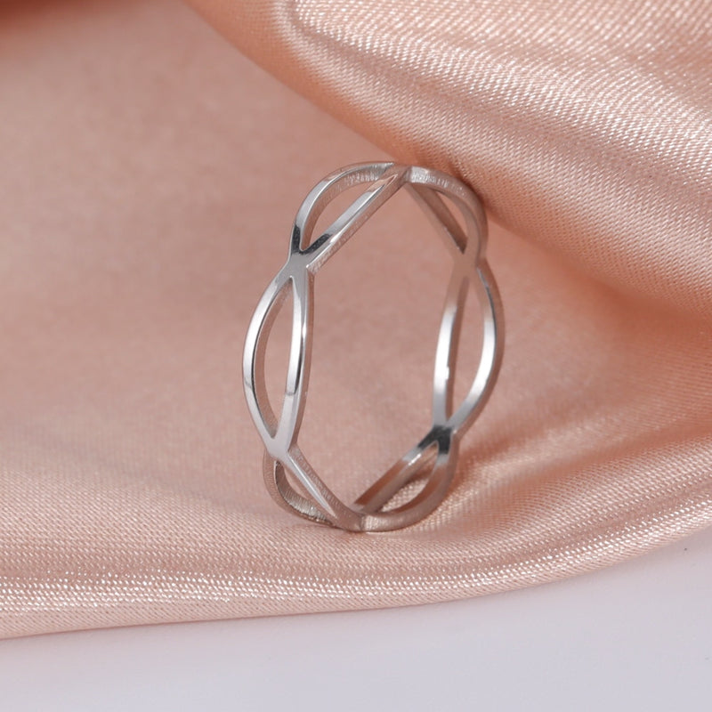 Dámsky geometrický prsteň