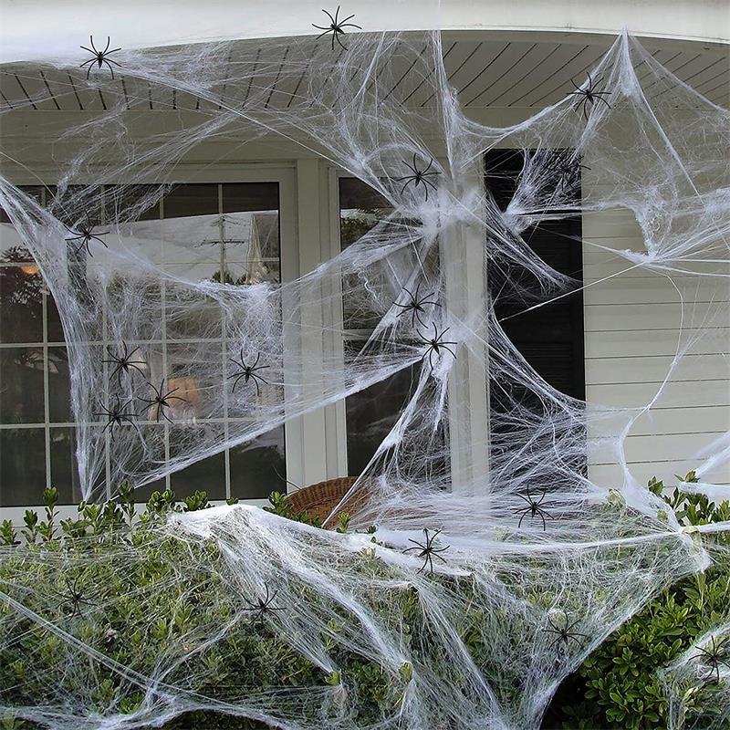 Super napínacie pavučiny s falošnými pavúkmi