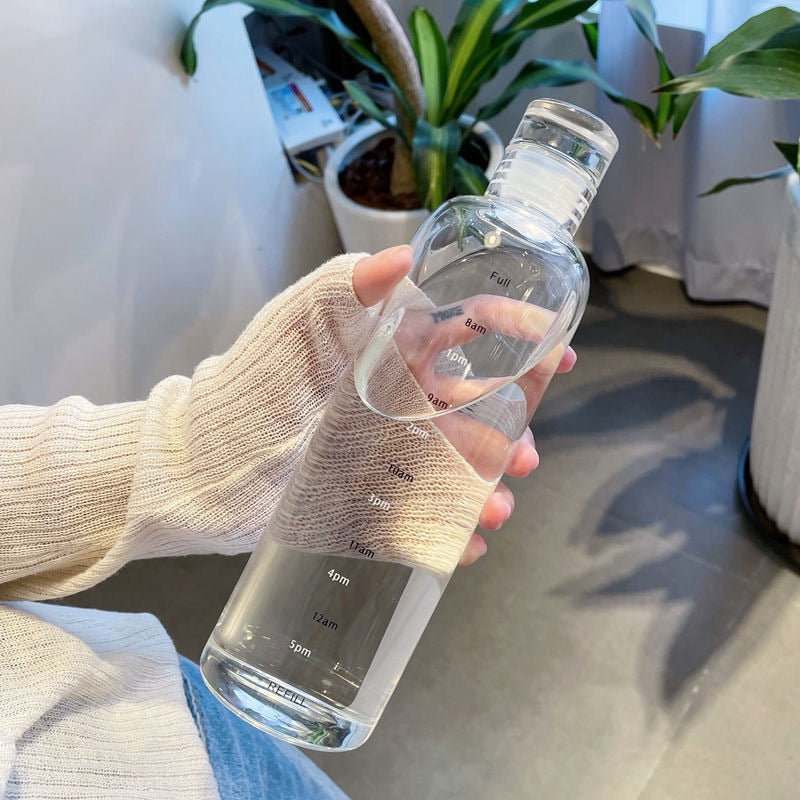 Plastová fľaša na vodu s časomierou