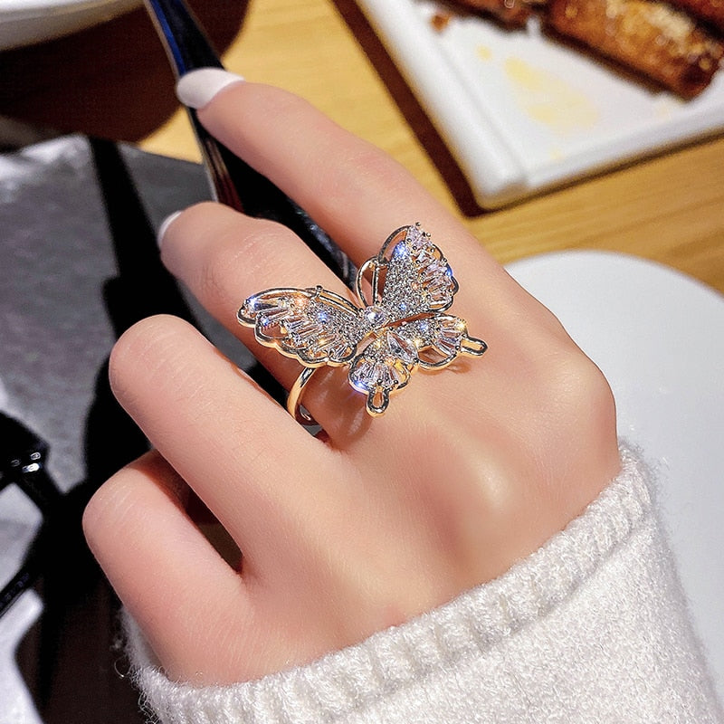 Dámsky zirkónový prsteň s motýľom