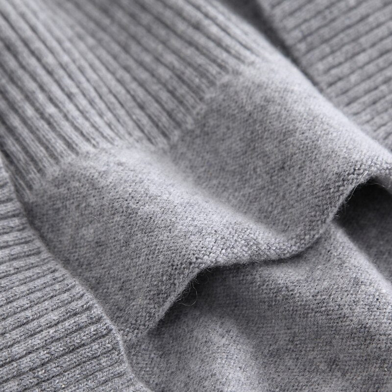 Dámsky pletený sveter s rolákom