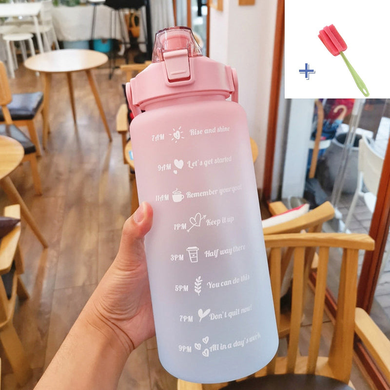 2-litrová fľaša na vodu so slamkou