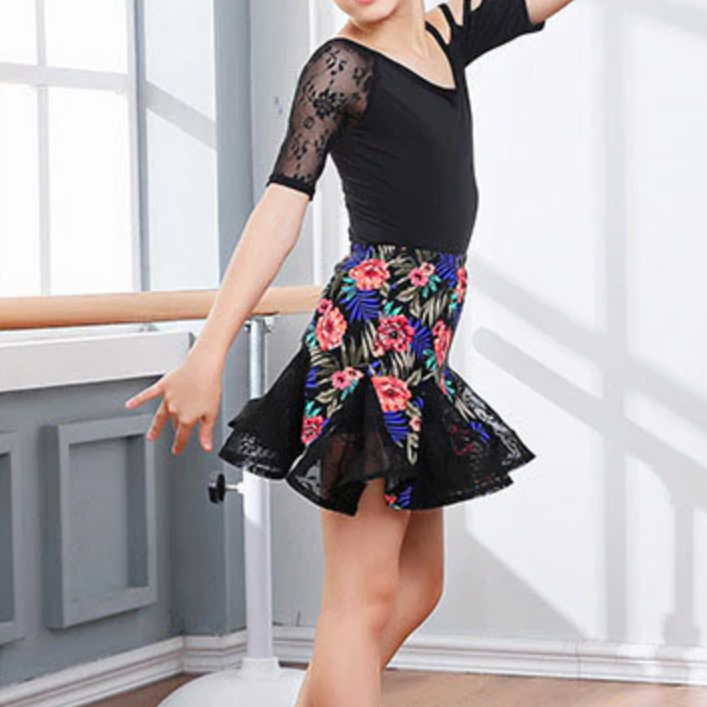 Dievčenská sukňa na latinskoamerické tance