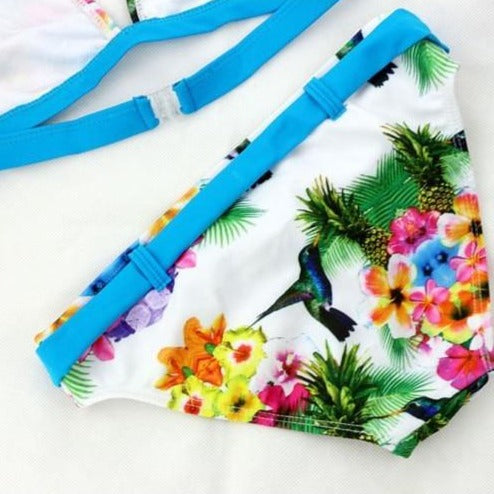Dievčenské dvojdielne plavky s tropickou potlačou