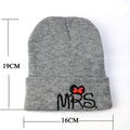 Detská čiapka s nápisom Mr a Mrs