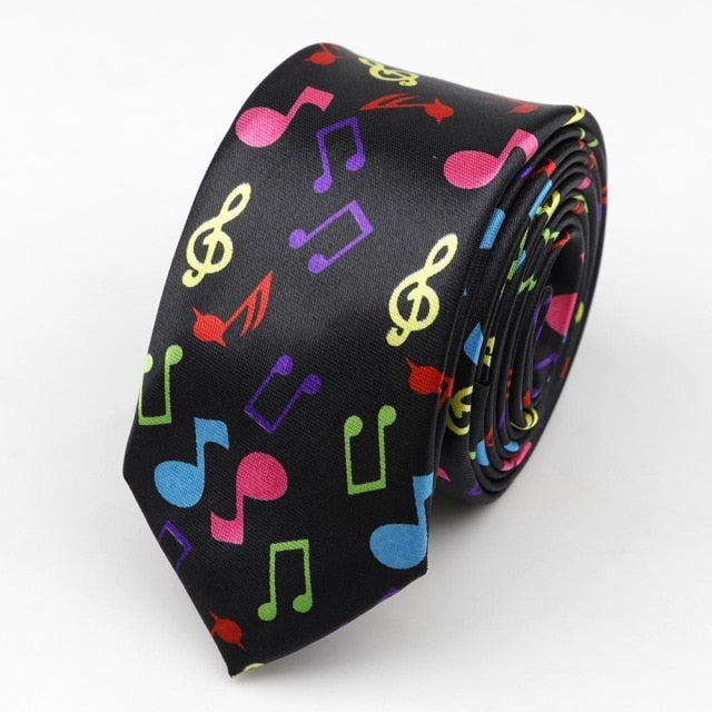 Úzka kravata s notami