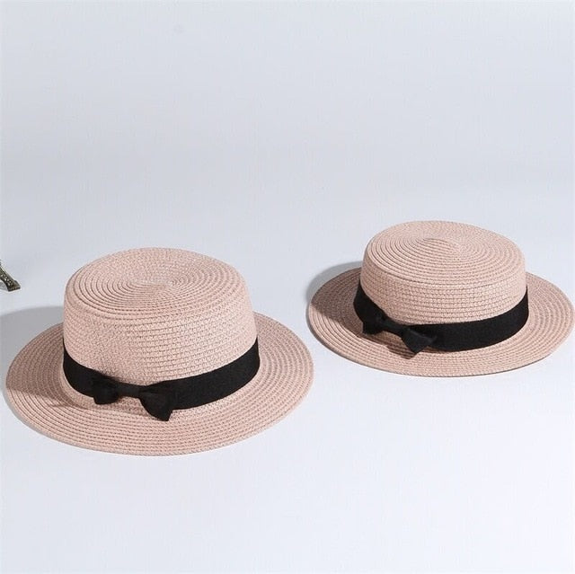 Pletený klobúčik s čiernou stuhou (Výpredaj)