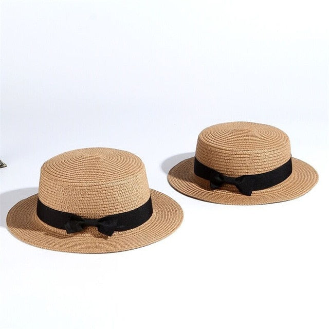 Pletený klobúčik s čiernou stuhou (Výpredaj)