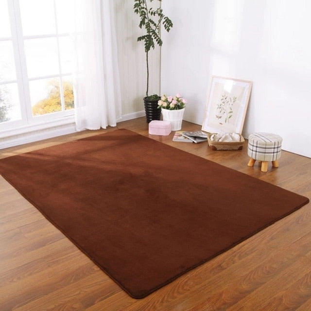 Jednofarebný hrubý koberec