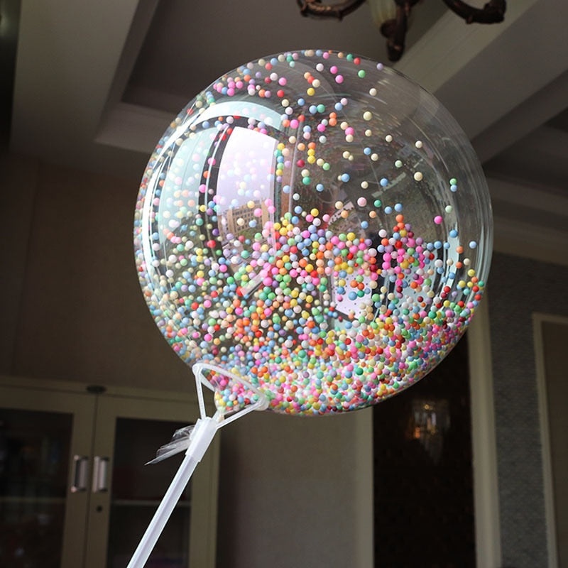 Veľký priehladný balón s farebnými guličkami