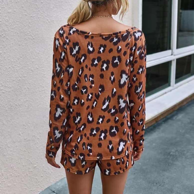 Dámske pyžamo so vzorom leoparda