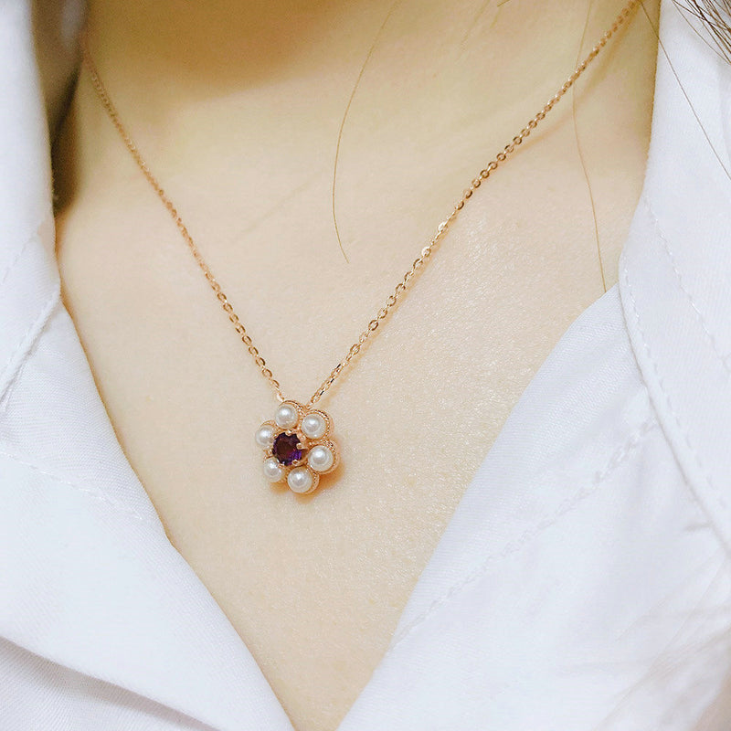 Elegantný náhrdelník s kvetinou