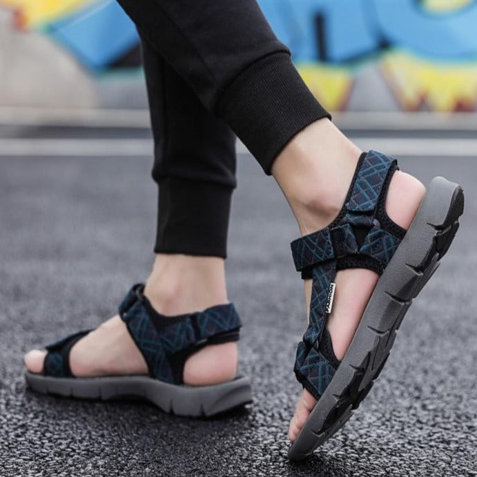 Pánske jednoduché sandále so vzorom