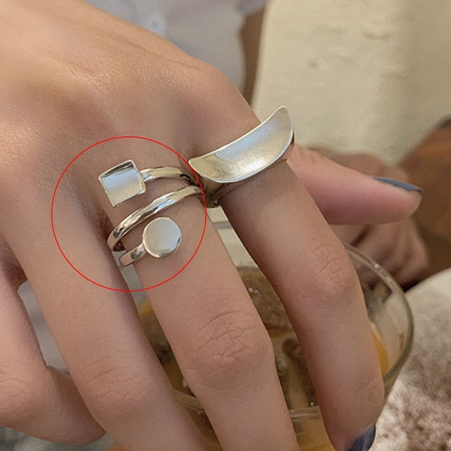 Dámsky prsteň nepravidelného tvaru