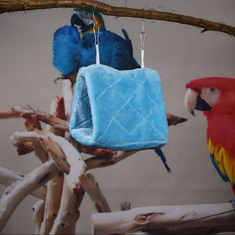 Plyšový domček pre papagája