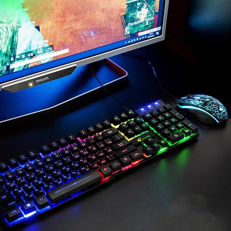 Farebne svietiaca klávesnica a myš