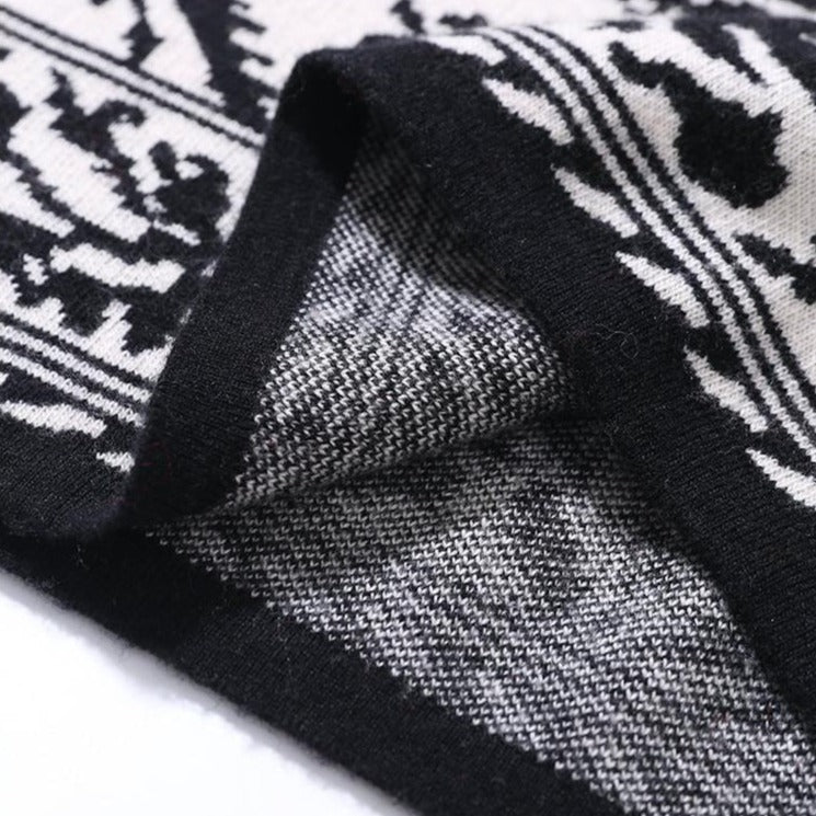 Dámsky čiernobiely vzorovaný sveter