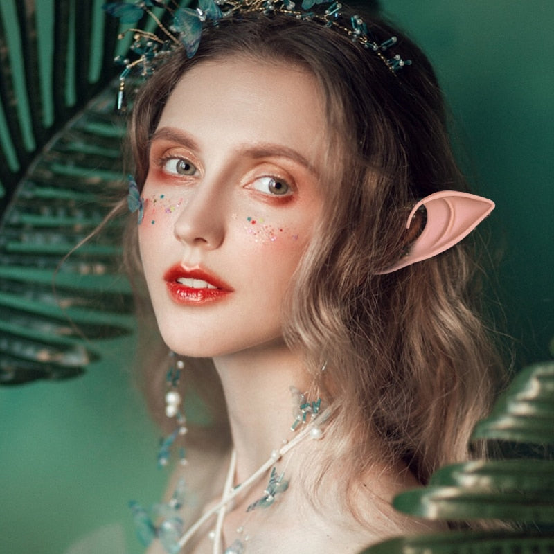 Pár elfských uší rôznych farieb