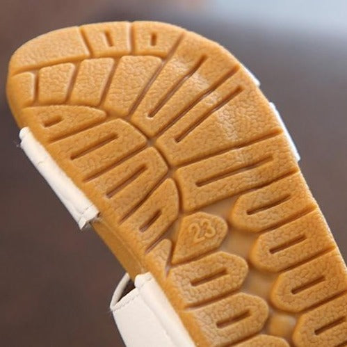 Detské jednoduché sandále na leto