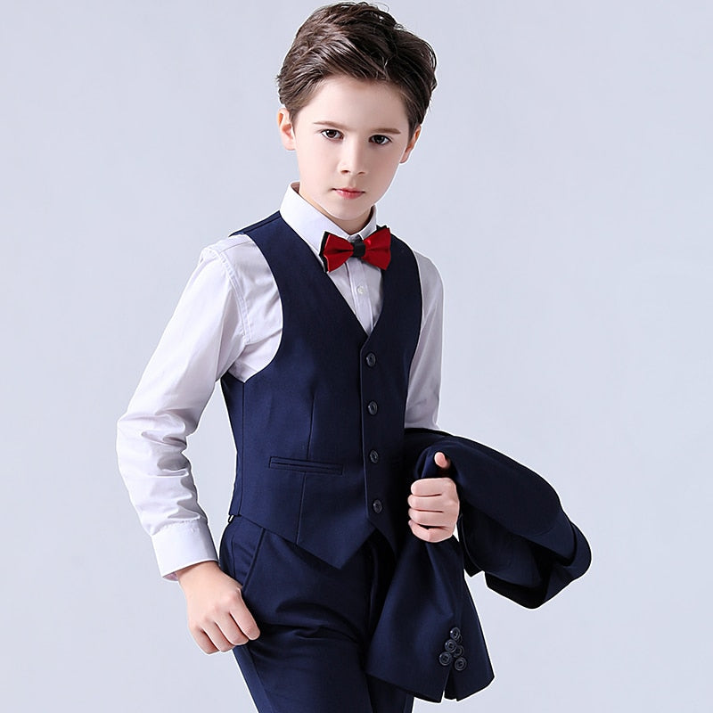 Chlapčenský elegantný oblek na svadbu (Výpredaj)