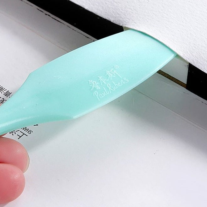Farebný plastový nôž na papier