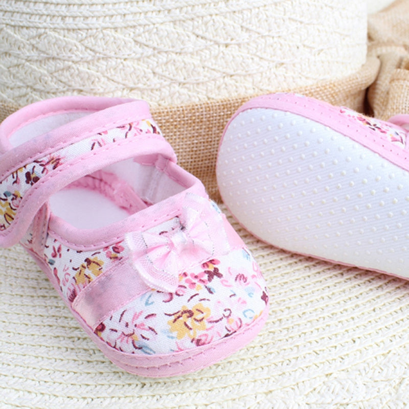 Dievčenské kvetinkové sandálky