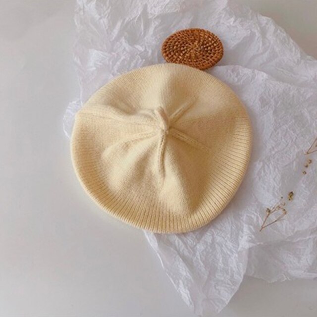 Dievčenská pletená baretka
