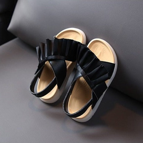 Dievčenské kožené sandále s volánikom