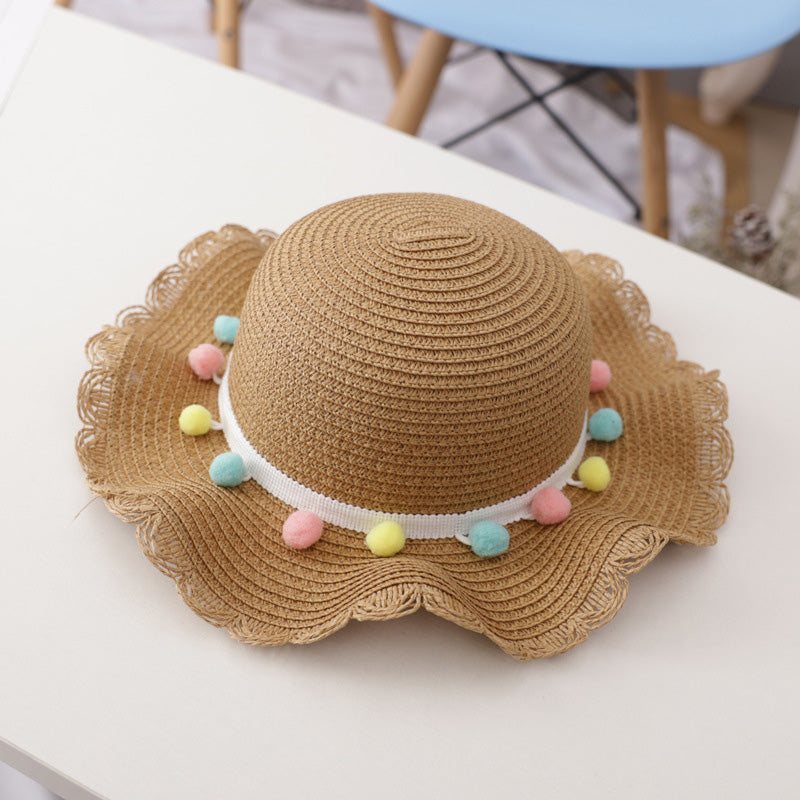 Dievčenský slamený klobúk a kabelka s brmbolcami