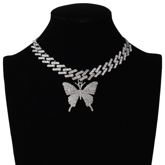 Dámsky masívny náhrdelník s motýľom
