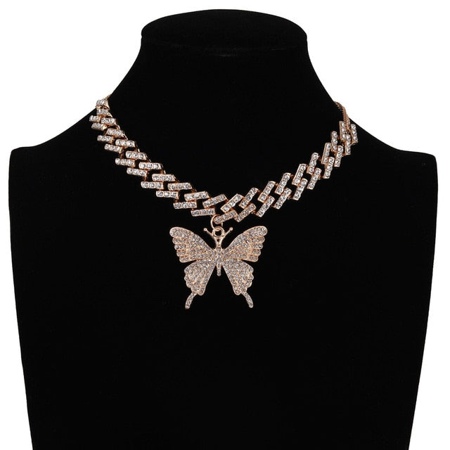 Dámsky masívny náhrdelník s motýľom