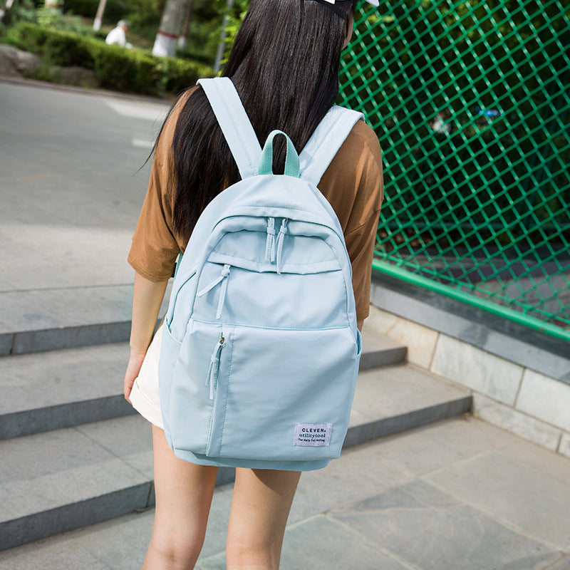 Moderný školský batoh pre teenagerov