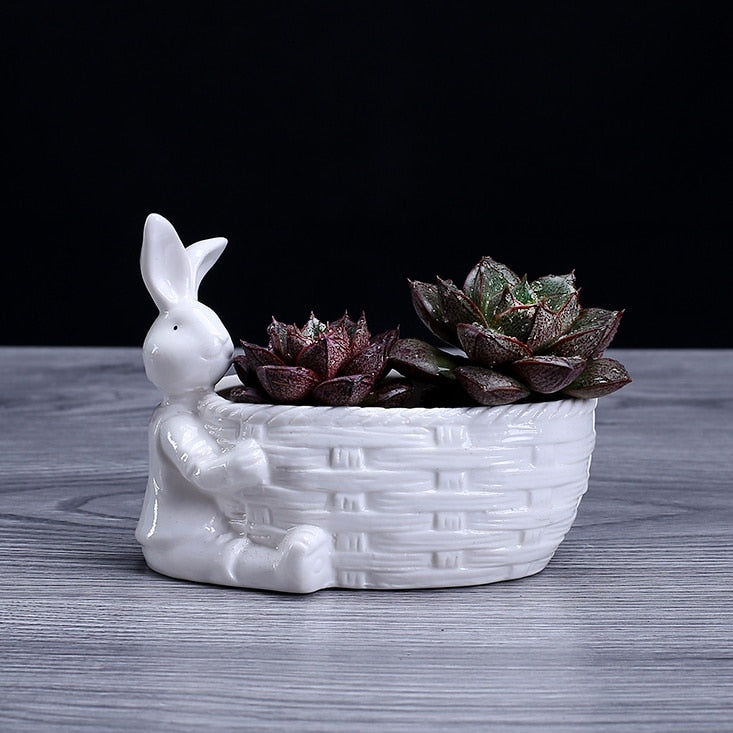 Porcelánový kvetináč so zajačikom