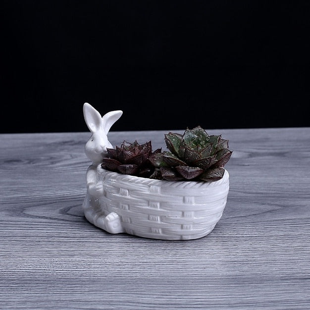 Porcelánový kvetináč so zajačikom