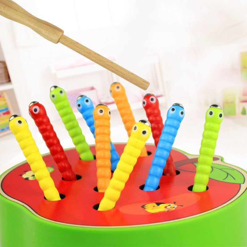 Drevená hračka pre deti dážďovky